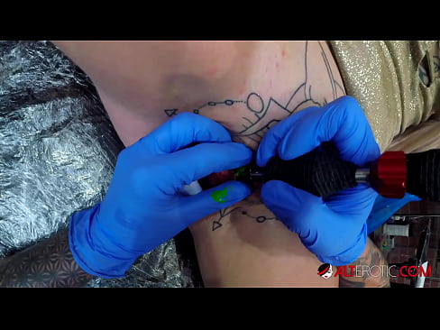 ❤️ Extremadamente tatuado hottie Sully Savage consiguió un tatuaje en su clítoris ️❌ Porno fb en es.porn-evooli.ru ❌️❤️❤️❤️❤️❤️❤️❤️